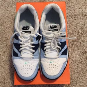 NIKE Tennis shoes City Court